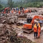 केरल Kerala के वायनाड में भीषण Landslide, 80 की मौत- सौ से ज्यादा लोग अभी भी फंसे देखिए विडियो |🅱 Navbharat News India